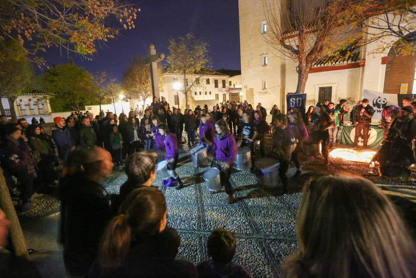 Calles abarrotadas de gente y cultura con Granada Experience y la Noche en Blanco