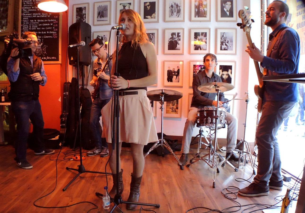 Calles abarrotadas de gente y cultura con Granada Experience y la Noche en Blanco