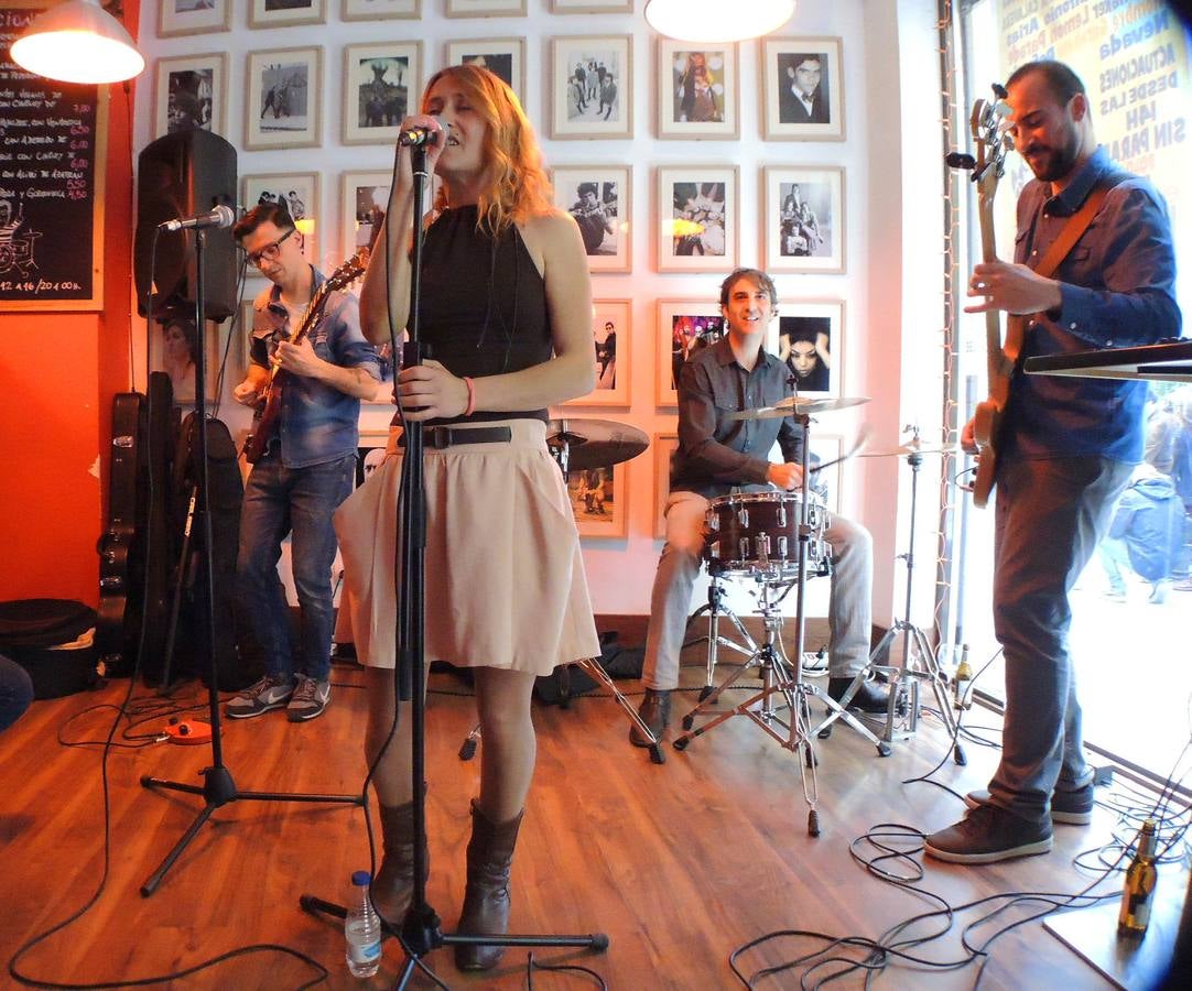 Calles abarrotadas de gente y cultura con Granada Experience y la Noche en Blanco