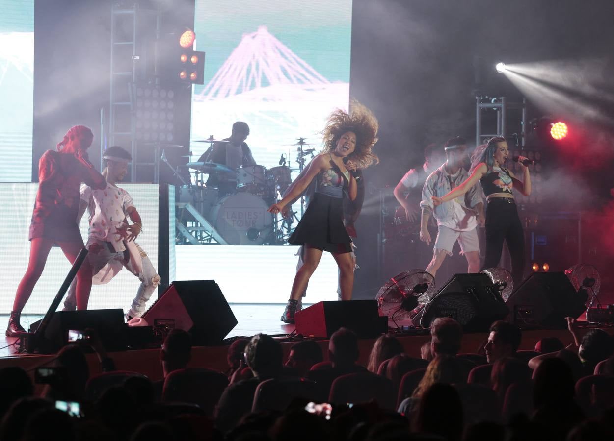 La energía de Sweet California hace temblar el Palacio de Congresos