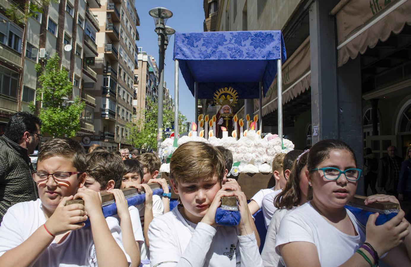 Procesiones con niños en Granada