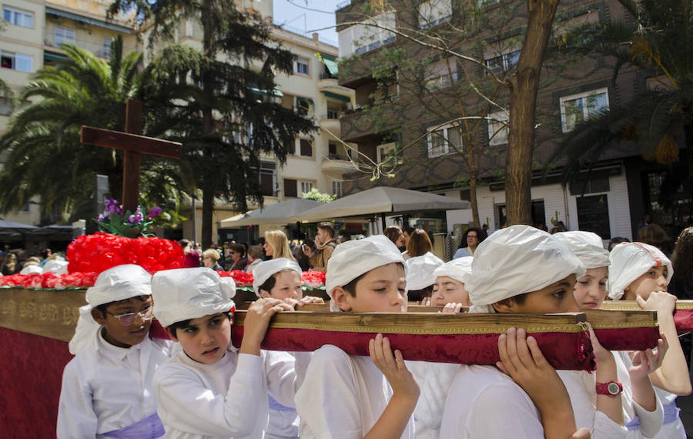 Procesiones con niños en Granada