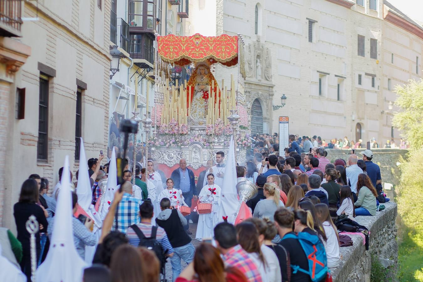 Los Dolores llenó la Carrera del Darro