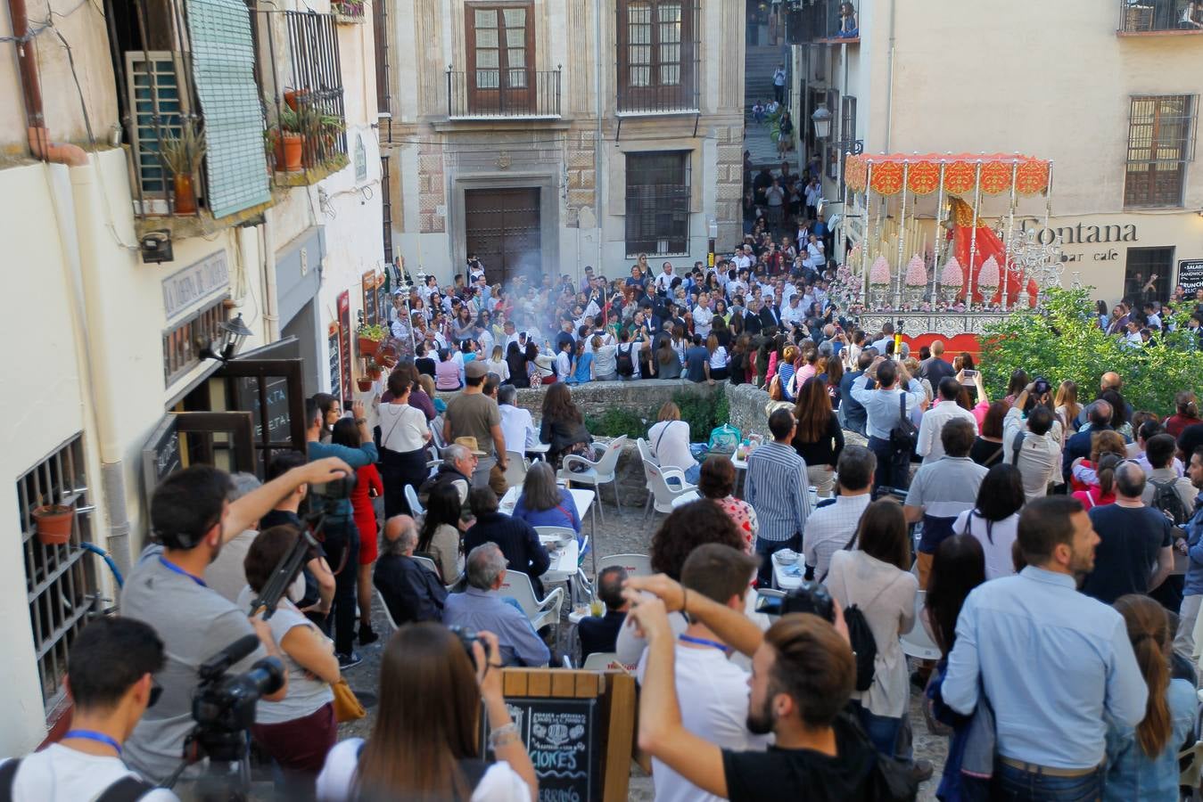 Los Dolores llenó la Carrera del Darro