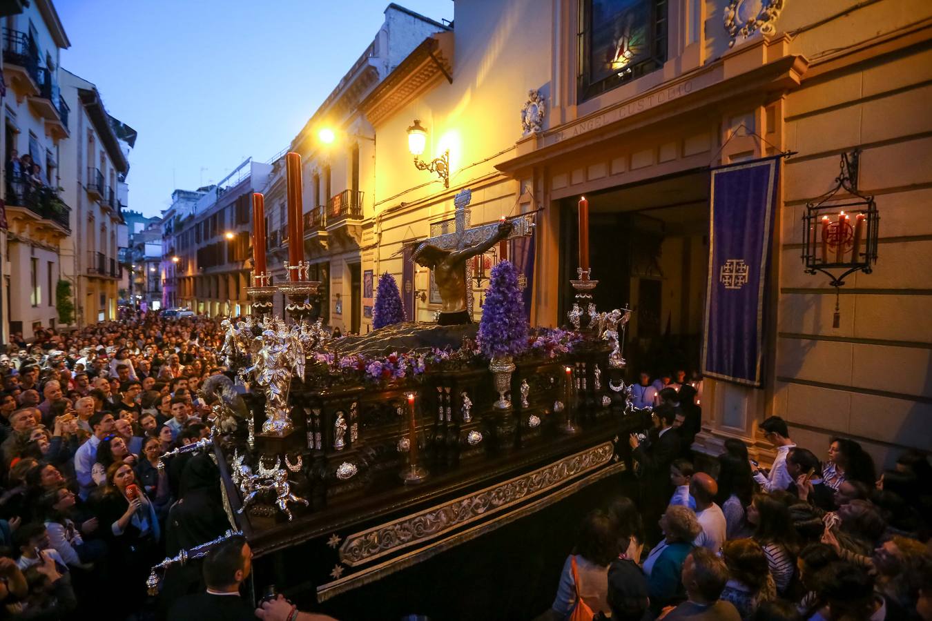 Campanas de luto para el Sagrado Protector