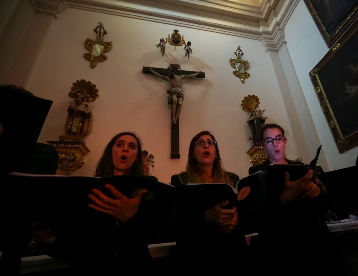 Con la cruz a cuestas por el barrio del Realejo