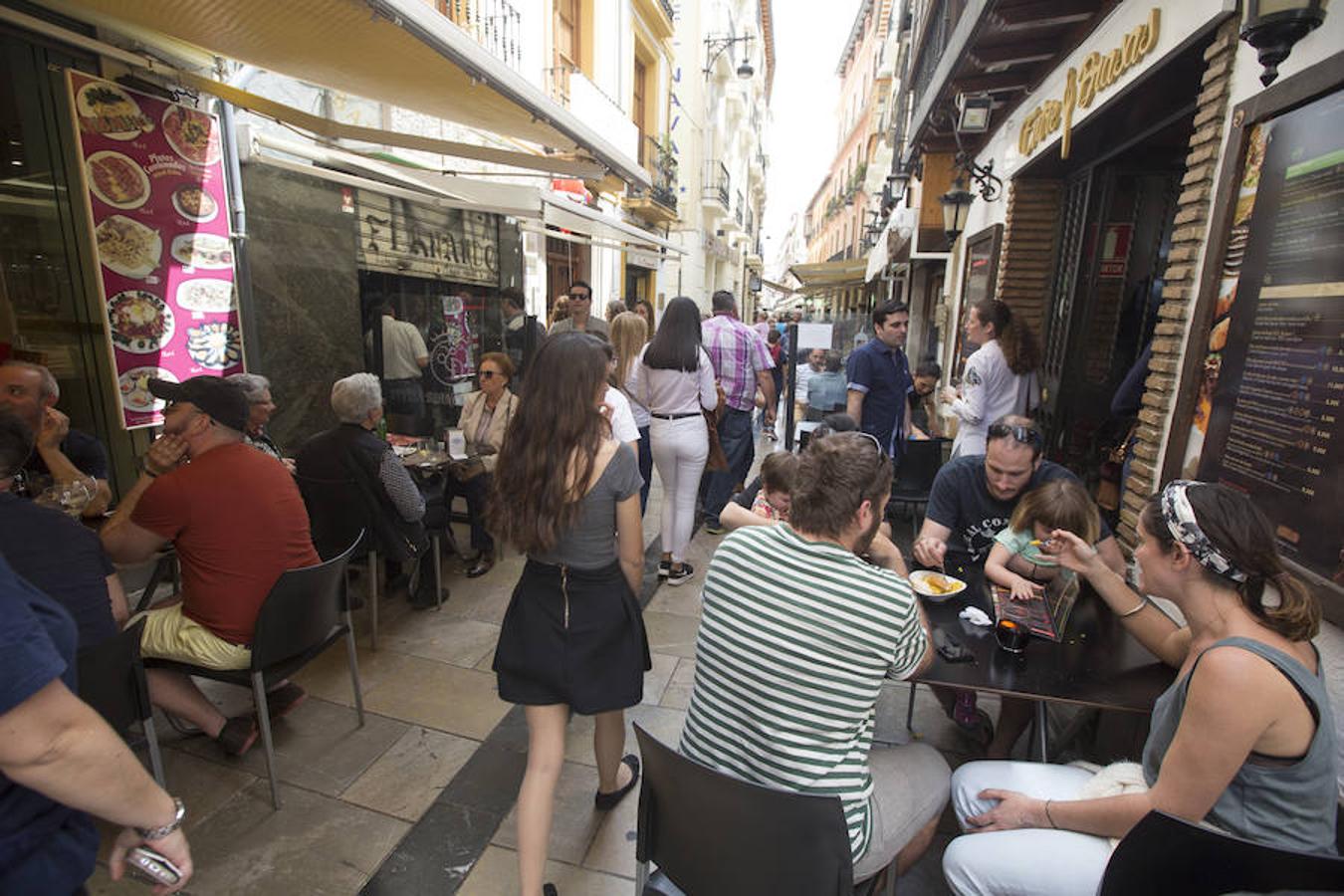 Granada despide una Semana Santa  histórica con el cartel de lleno técnico