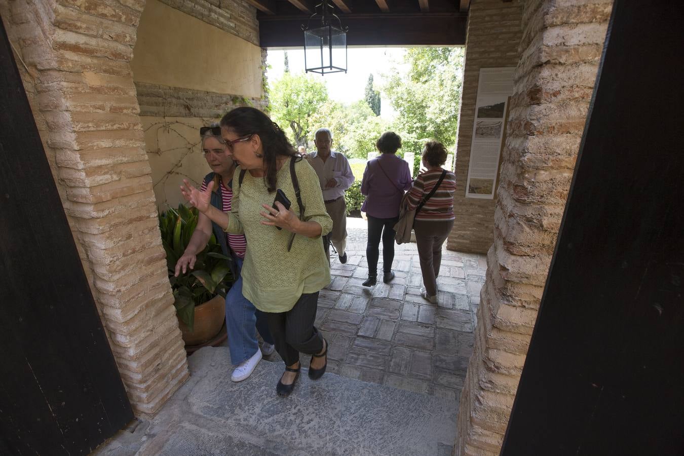 Las colas adornan el Día de los Monumentos