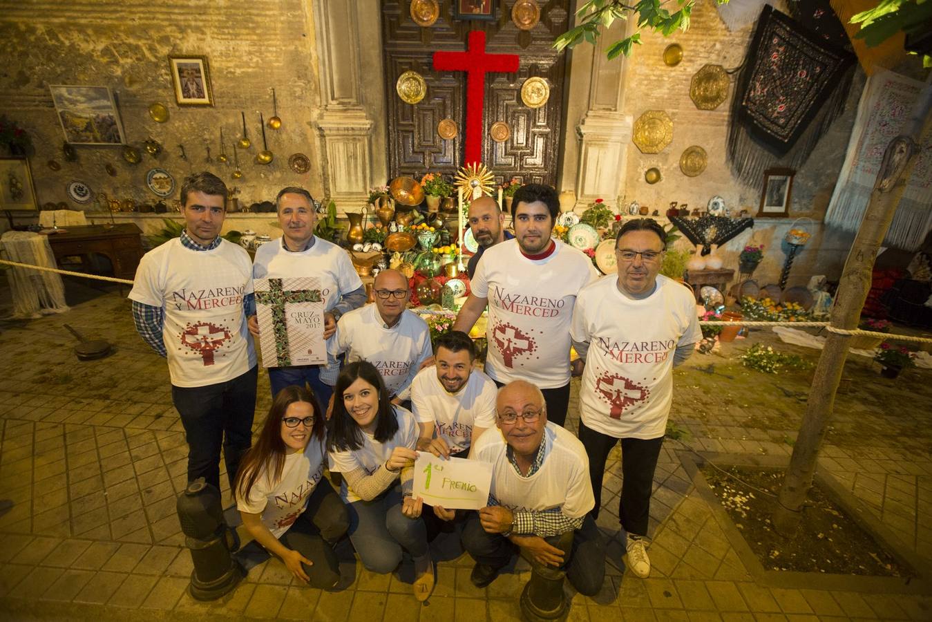 Primer premio de calles y plazas para la Hermandad del Nazareno y la Merced (plaza Luis Rosales)