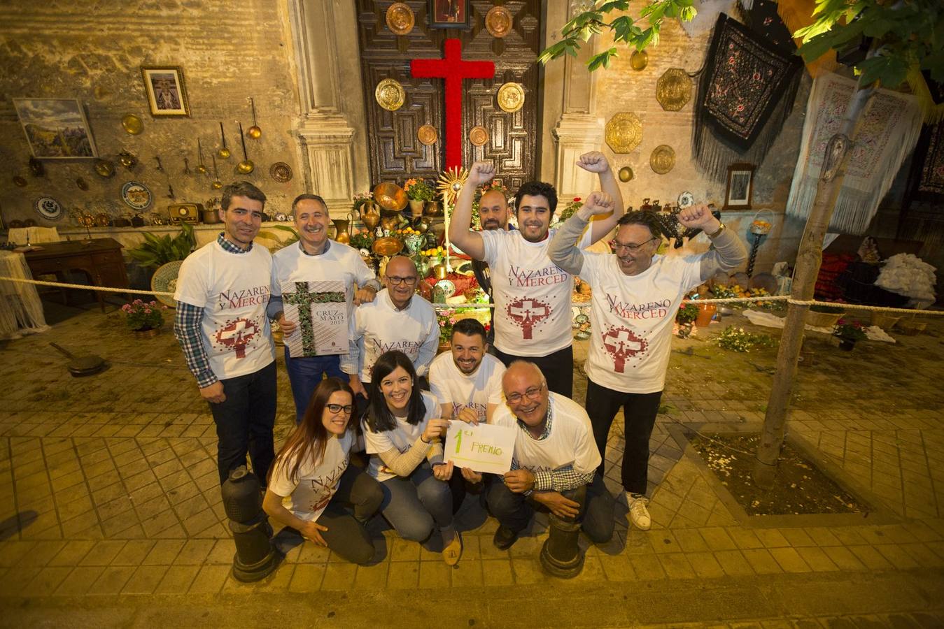 Primer premio de calles y plazas para la Hermandad del Nazareno y la Merced (plaza Luis Rosales)