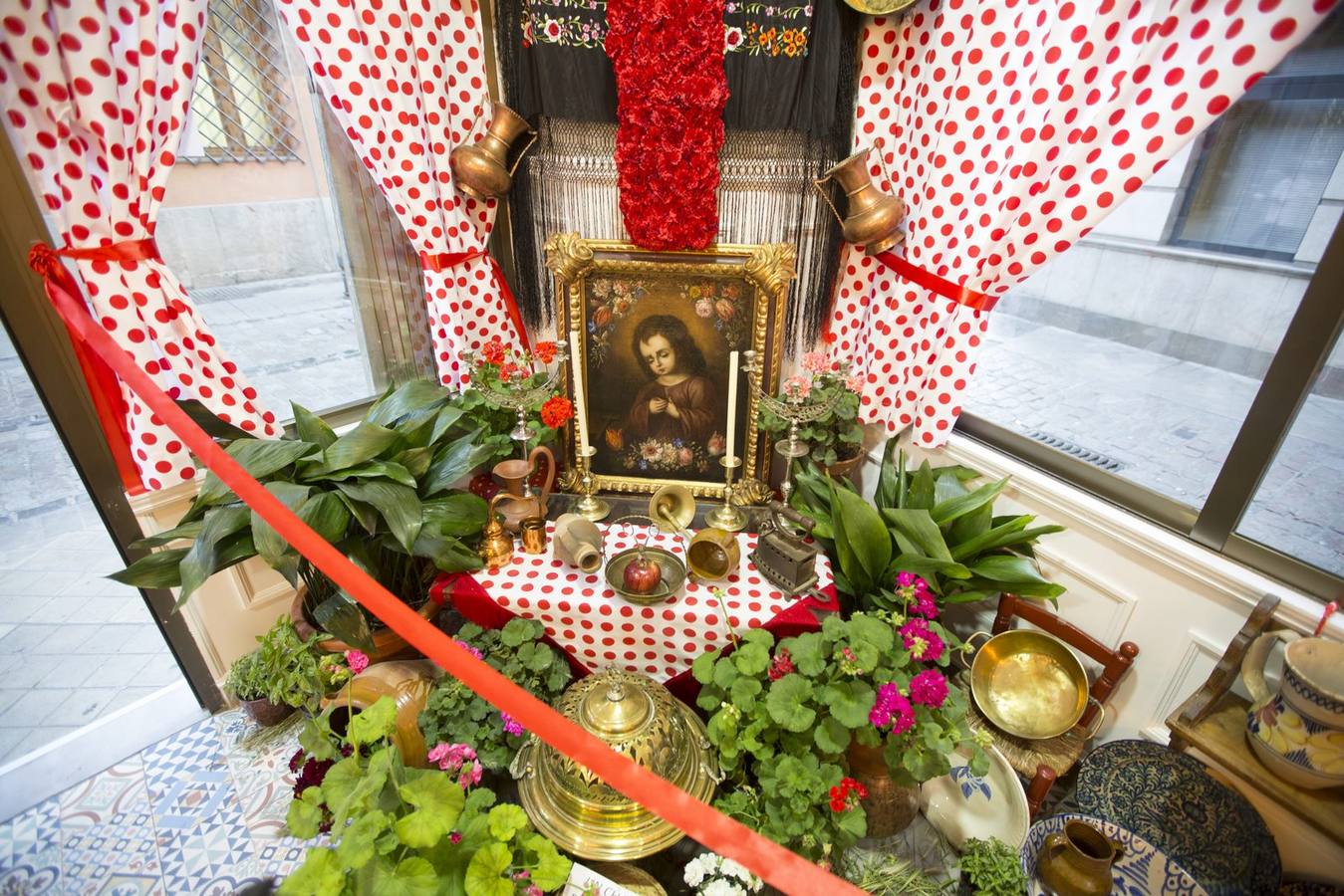 Segundo premio de escaparates para el bar Los Arcos