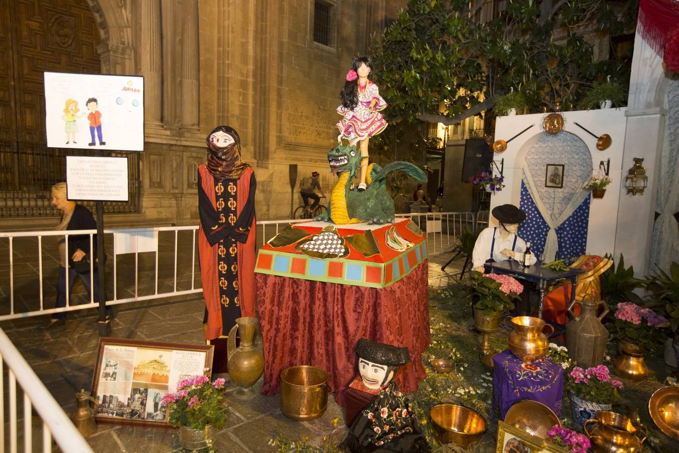 Tercer premio de calles y plazas para la Hermandad del Rosario (plaza Alonso Cano)