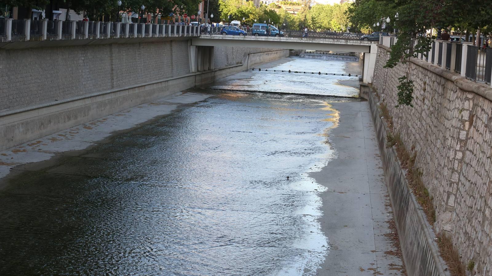 Un río de mosquitos y suciedad en Granada