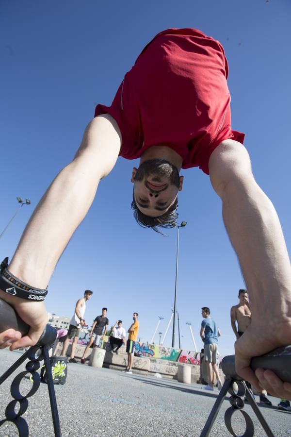 Street Workout, la otra vida del botellódromo