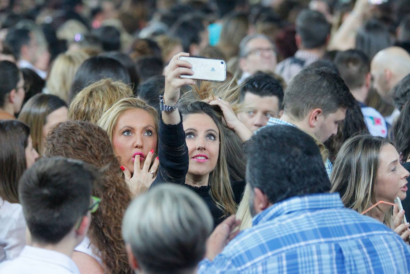 El mejor ambiente en el concierto de Ricky Martin en Granada