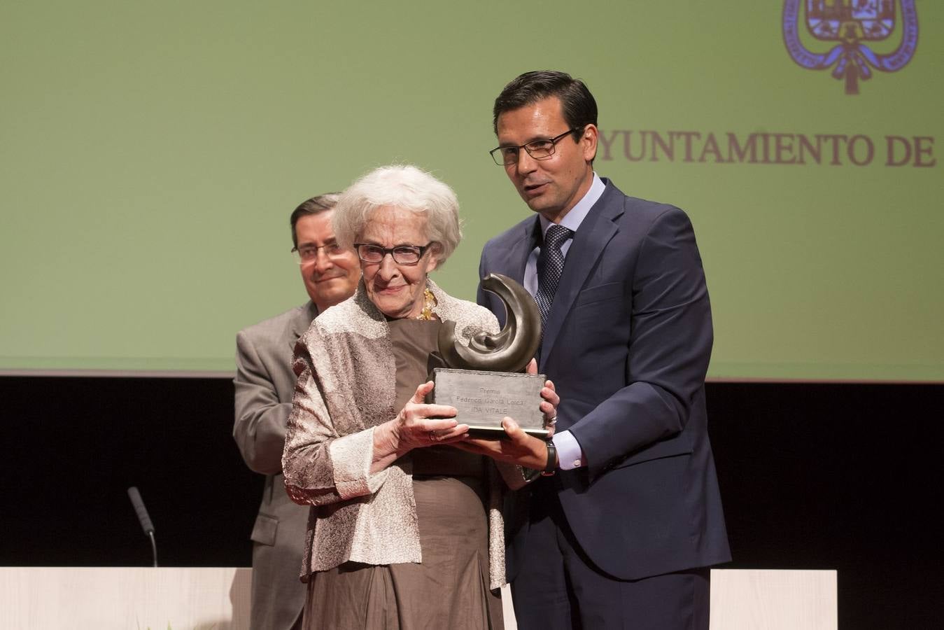 Ida Vitale recalca el poder hipnótico de Federico al recoger el Premio García Lorca