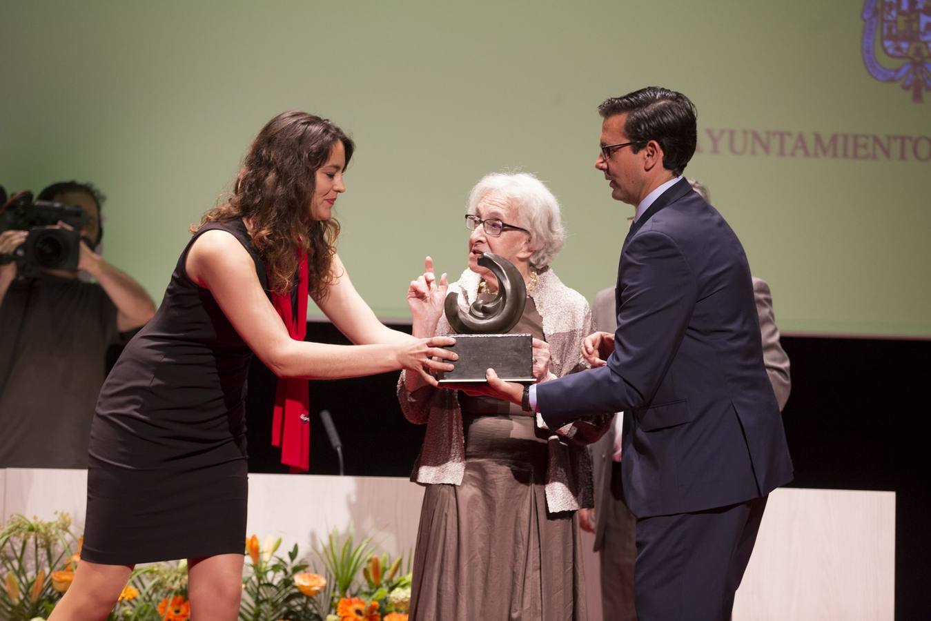 Ida Vitale recalca el poder hipnótico de Federico al recoger el Premio García Lorca