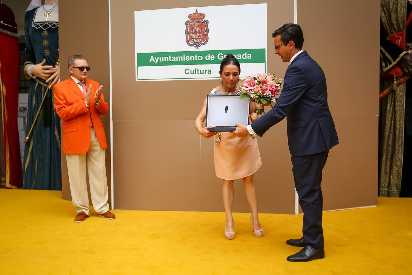 &quot;¡Granadinos! Fe y jolgorio, y a disfrutar la fiesta&quot;