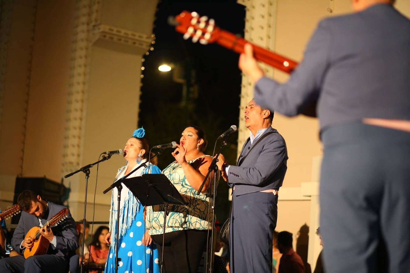 Brilla de noche más que el sol