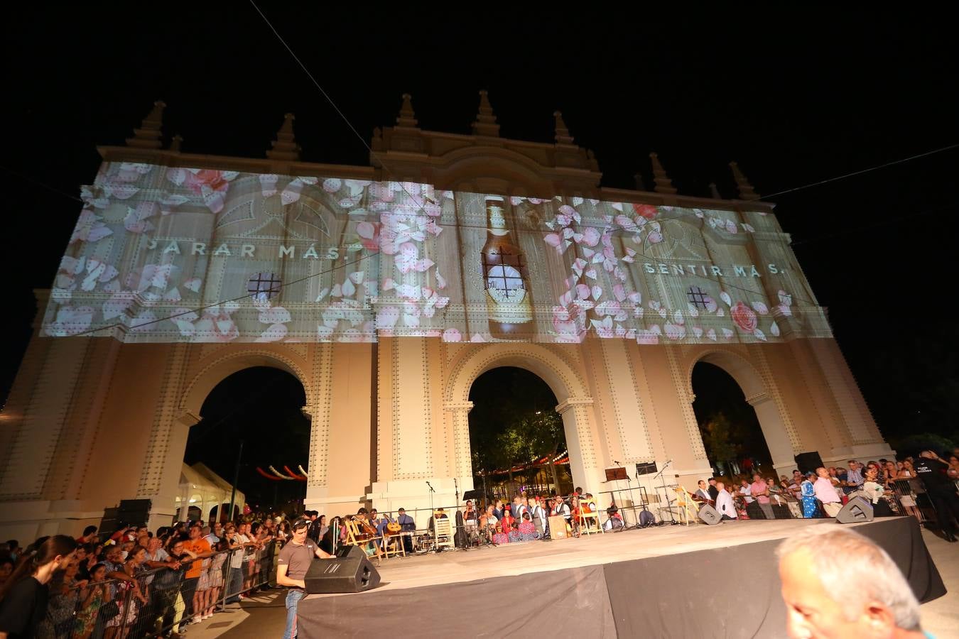 Brilla de noche más que el sol