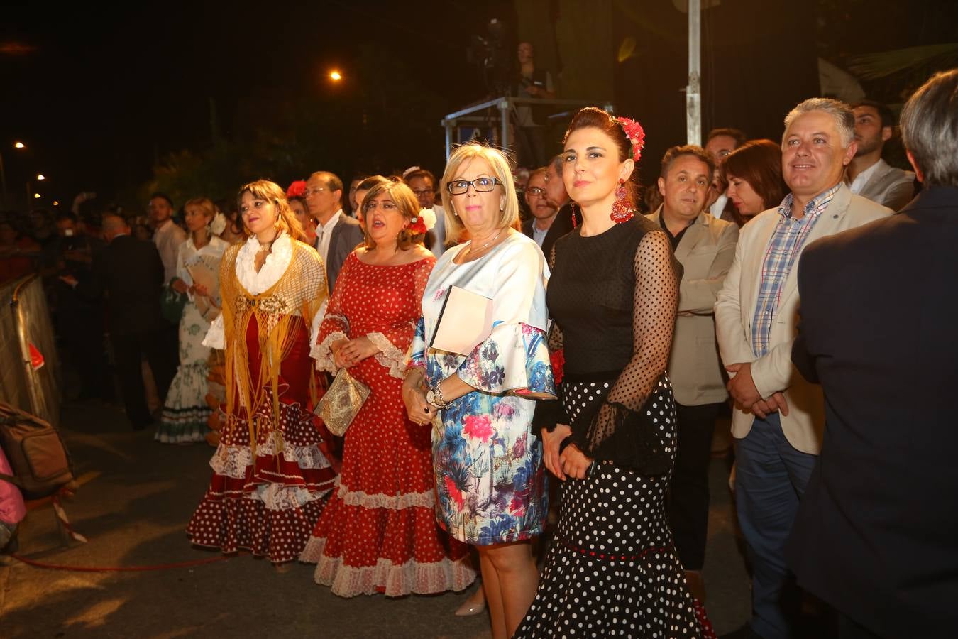 Brilla de noche más que el sol