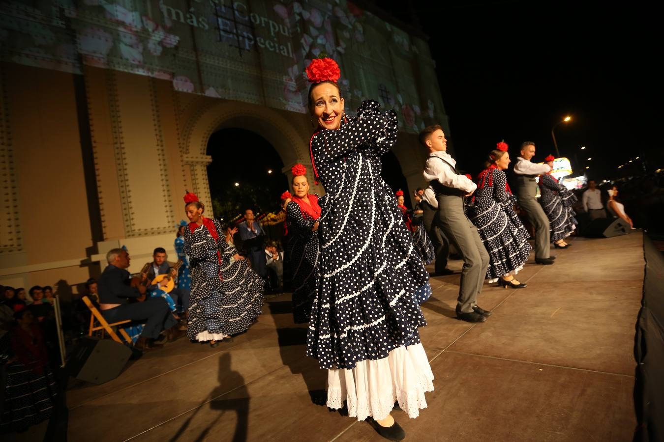 Brilla de noche más que el sol