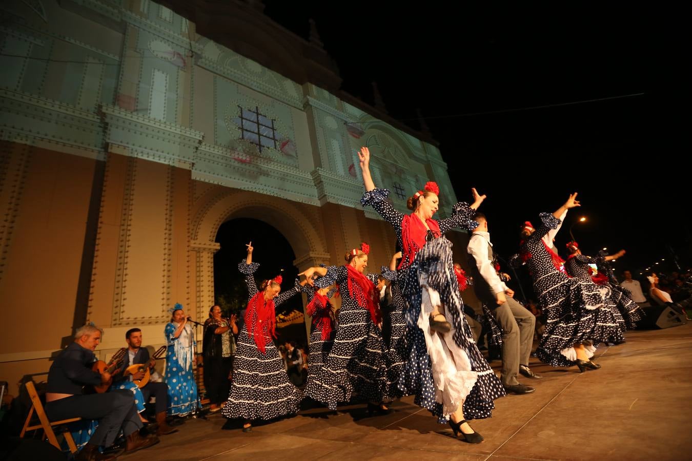 Brilla de noche más que el sol