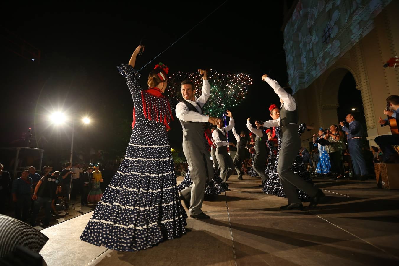 Brilla de noche más que el sol