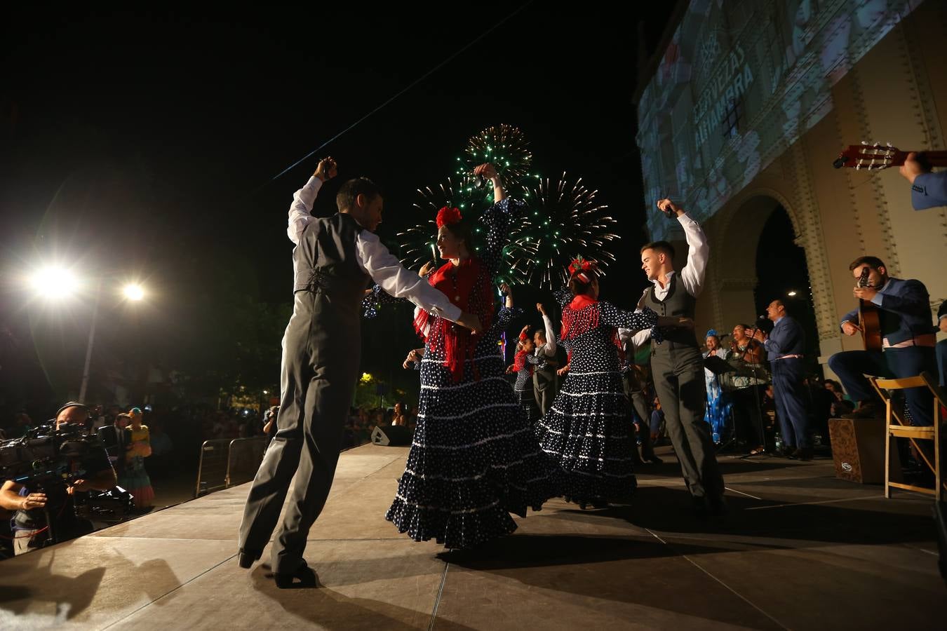 Brilla de noche más que el sol