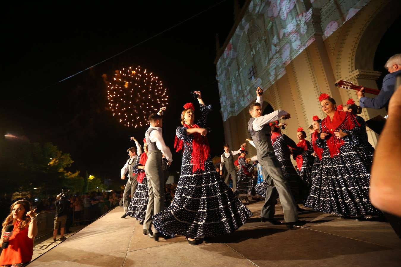 Brilla de noche más que el sol