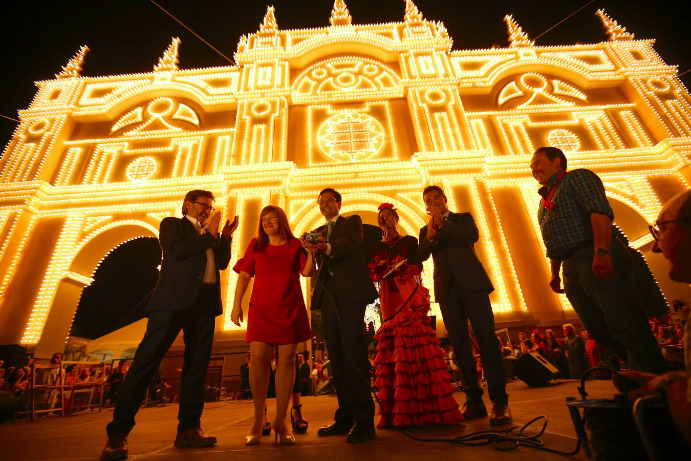 Brilla de noche más que el sol