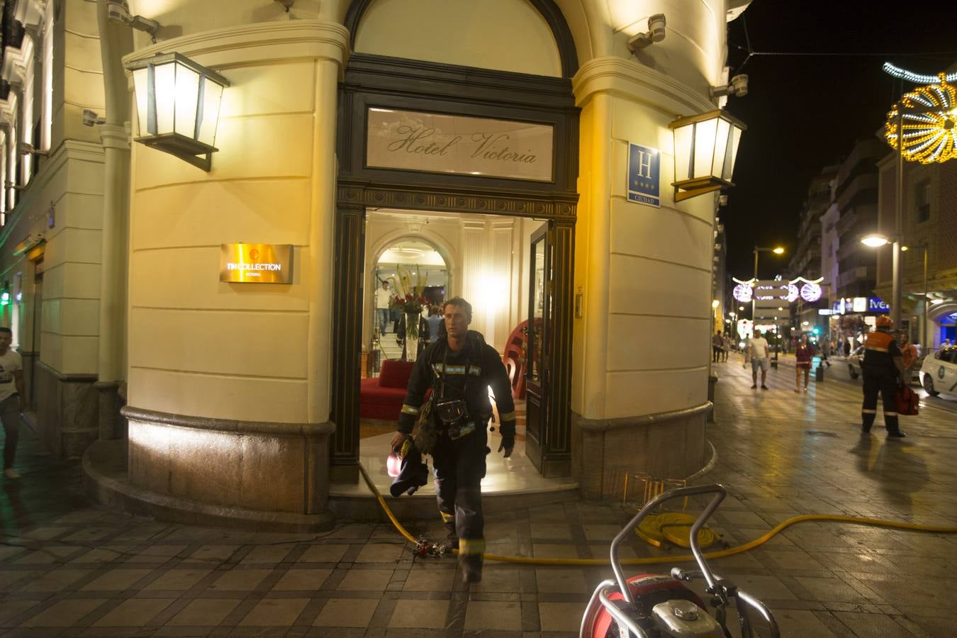 Un incendio en el Hotel Victoria crea expectación Puerta Real