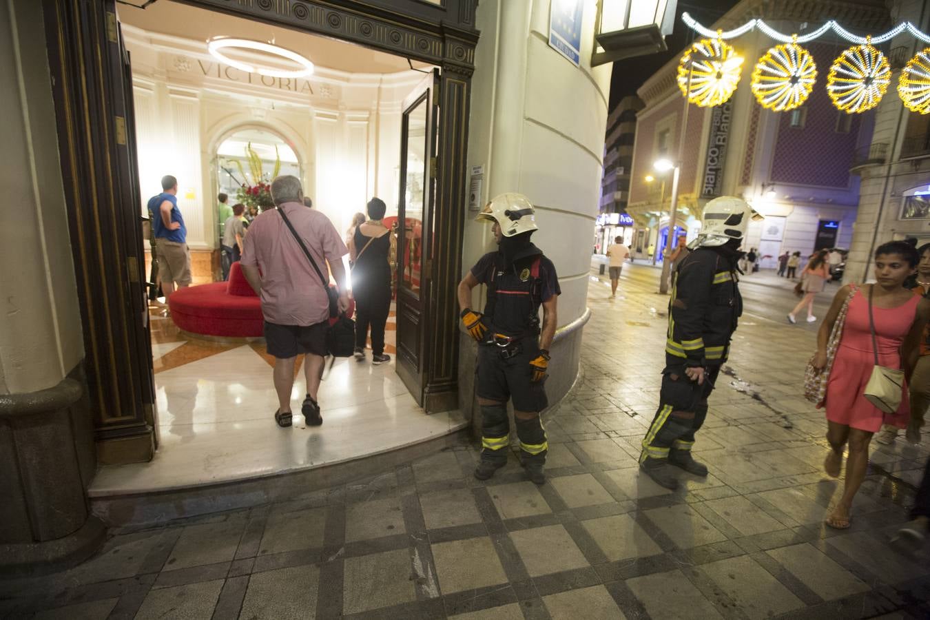 Un incendio en el Hotel Victoria crea expectación Puerta Real