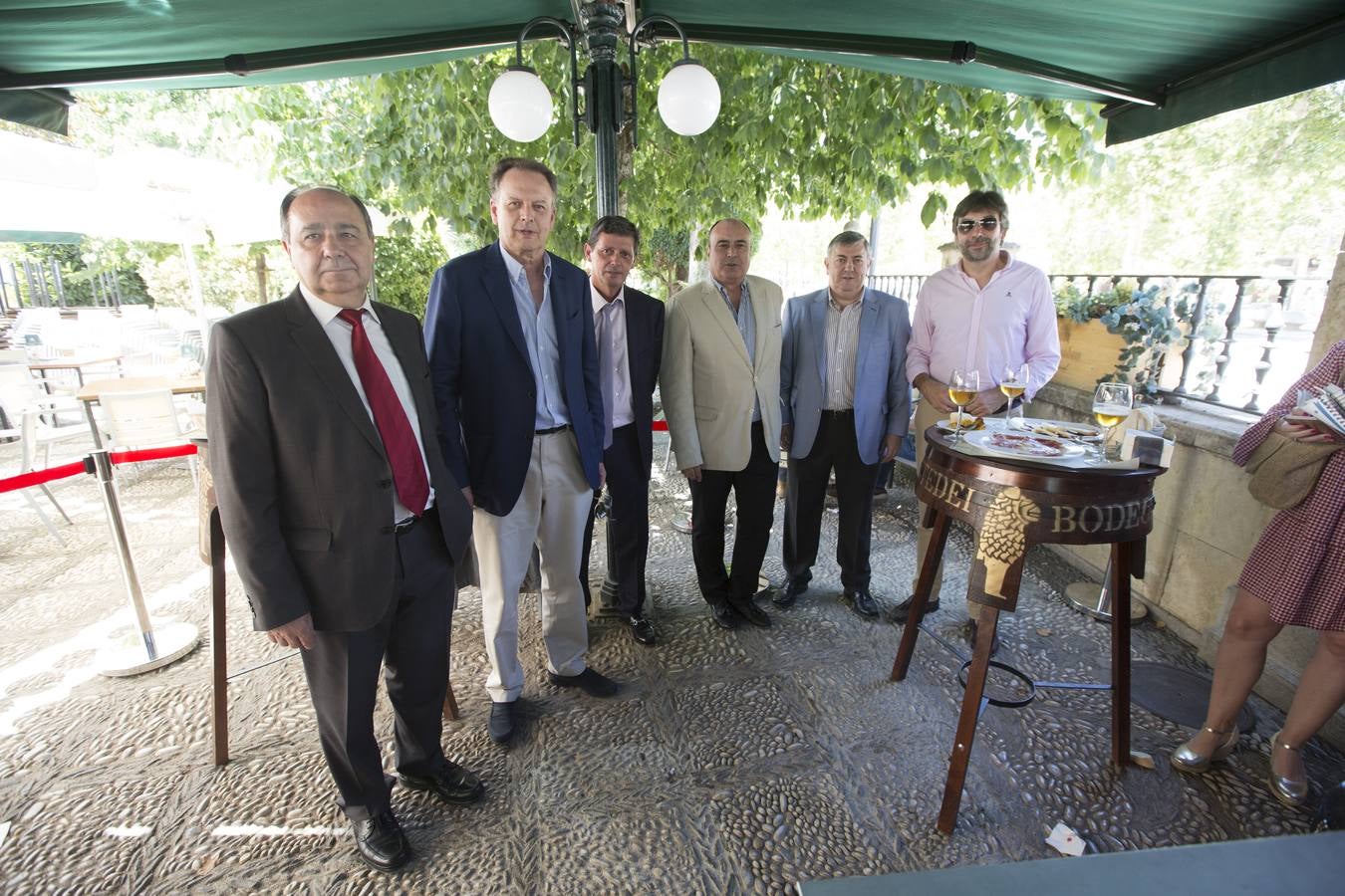 Y aquí estamos de nuevo