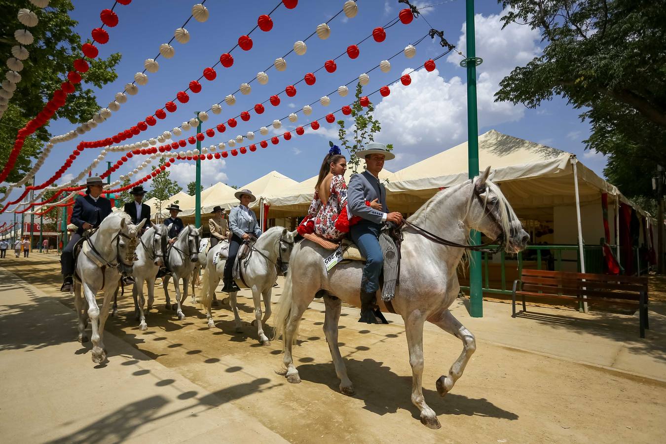 Ambiente en el ferial de Almanjáyar