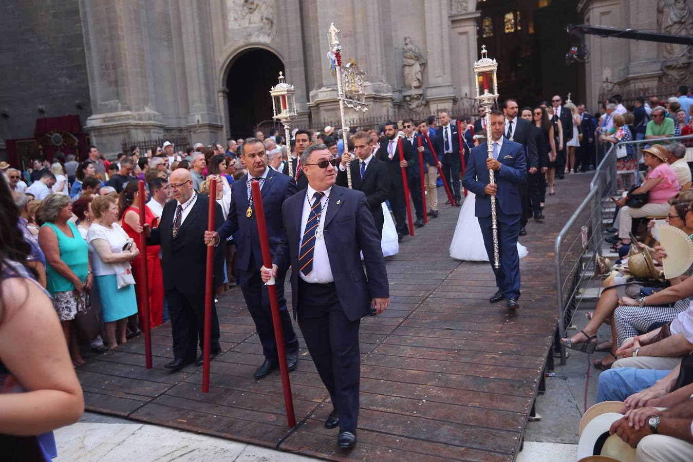 La procesión marca el día grande del Corpus (I)