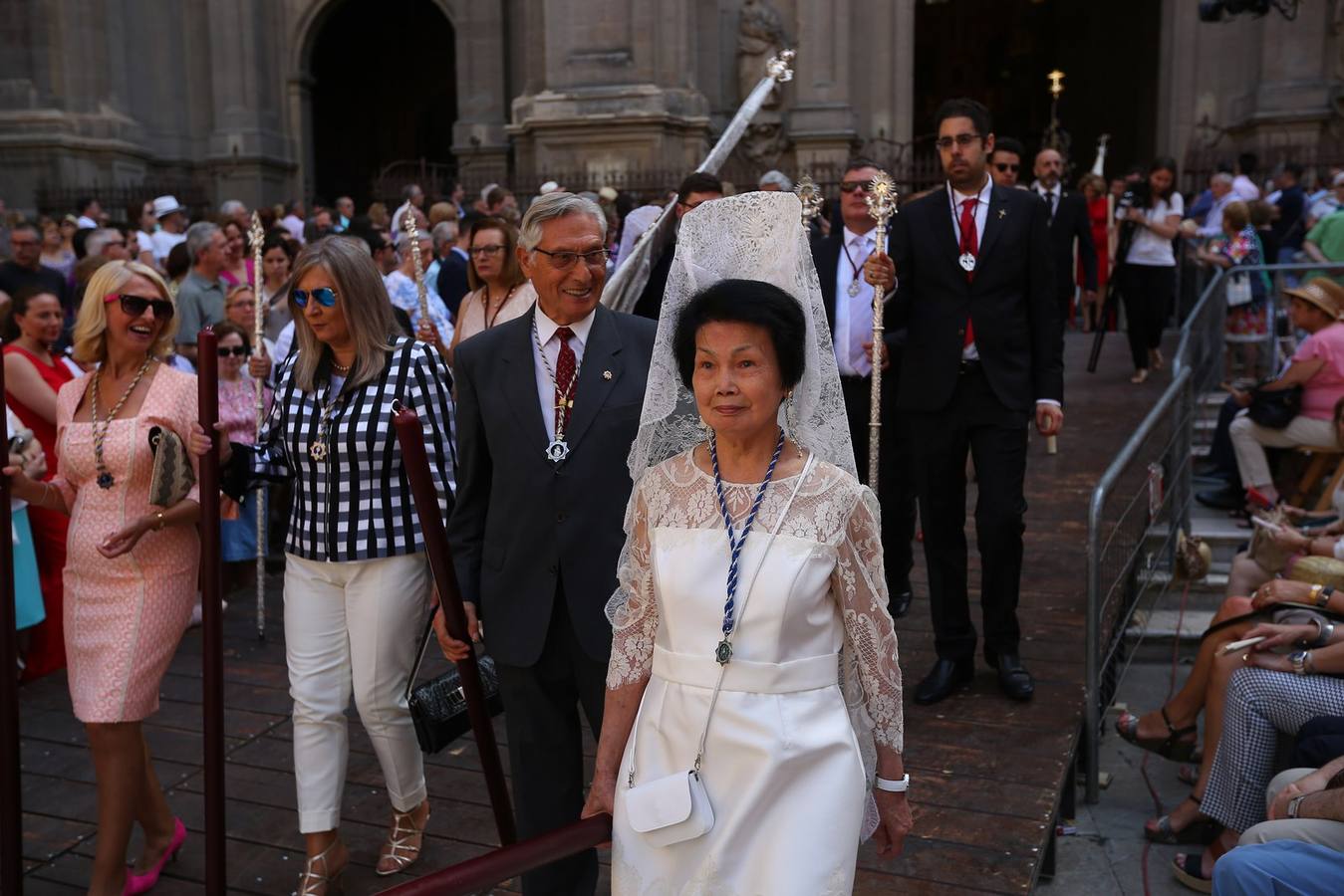 La procesión marca el día grande del Corpus (I)