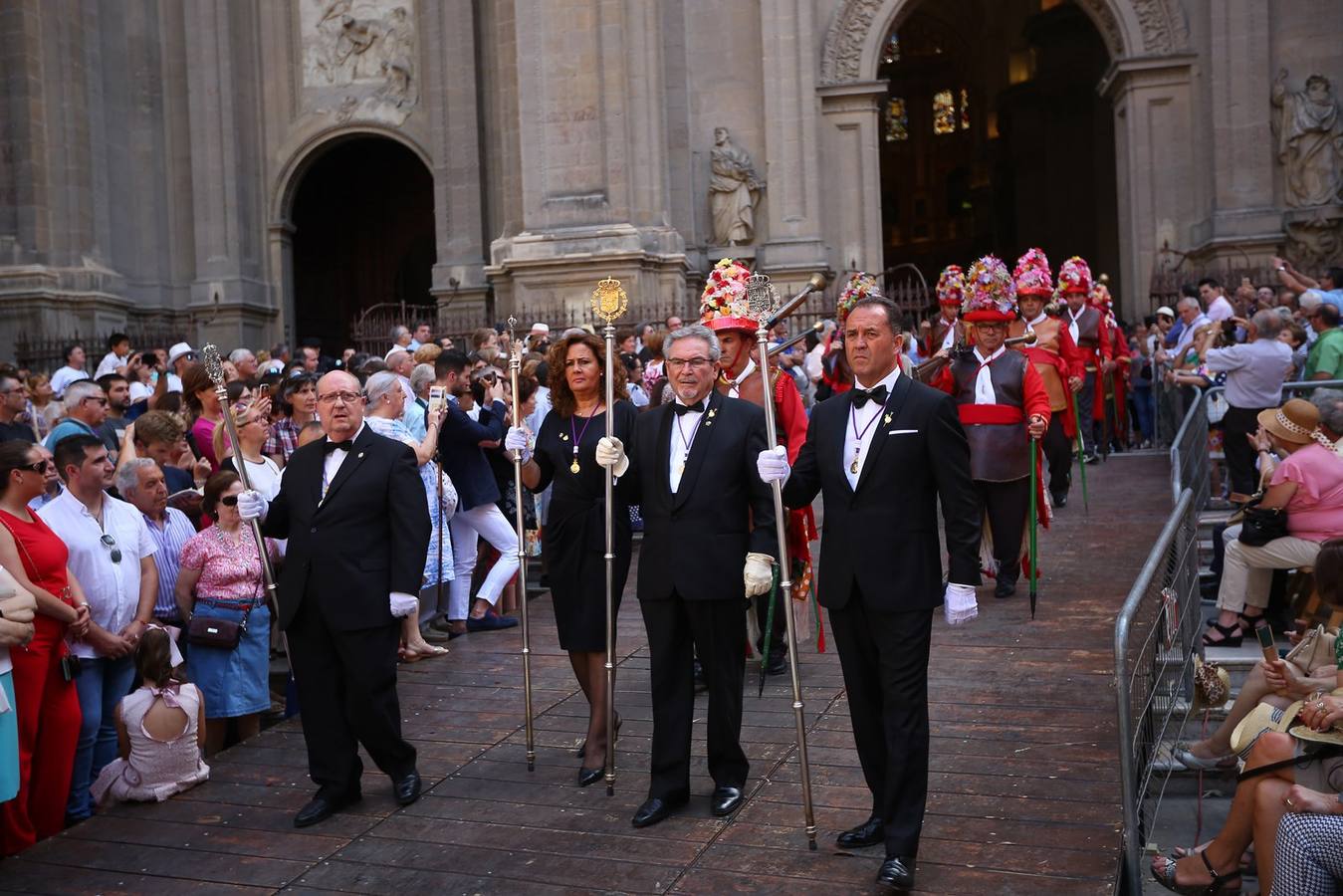 La procesión marca el día grande del Corpus (I)