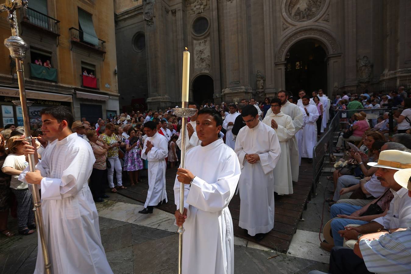 La procesión marca el día grande del Corpus (I)