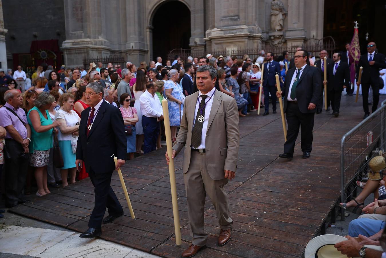 La procesión marca el día grande del Corpus (I)