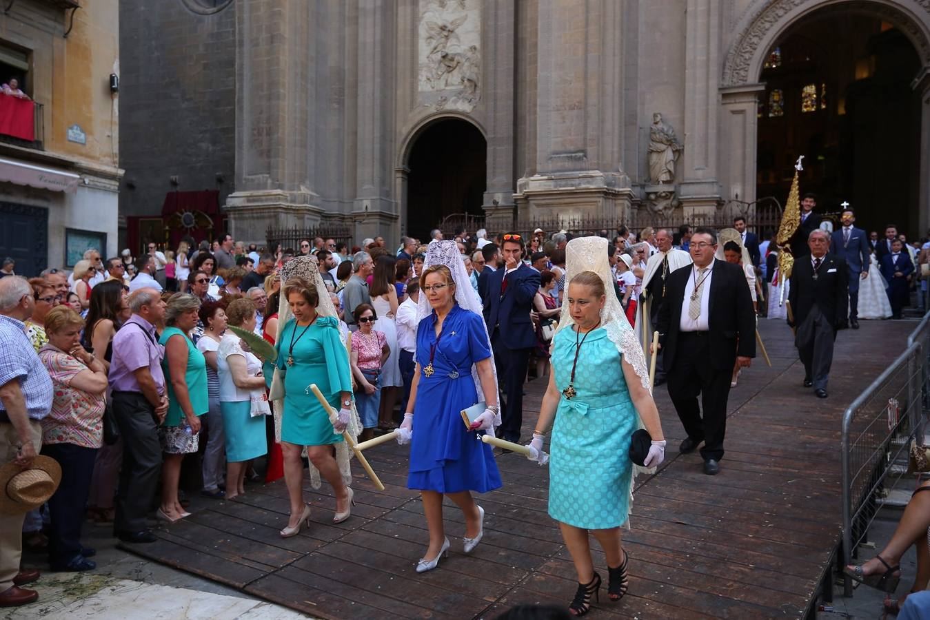 La procesión marca el día grande del Corpus (I)