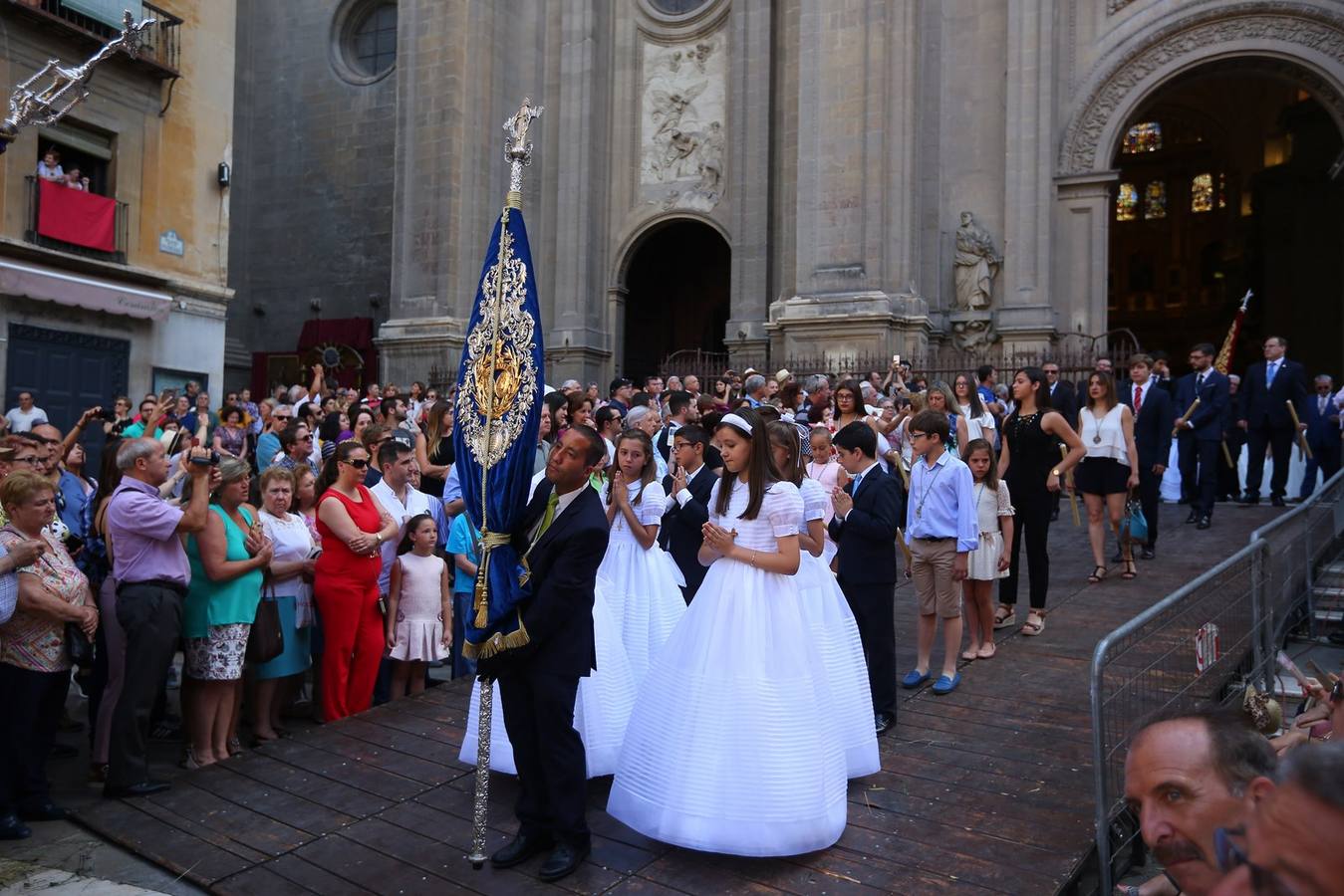 La procesión marca el día grande del Corpus (II)