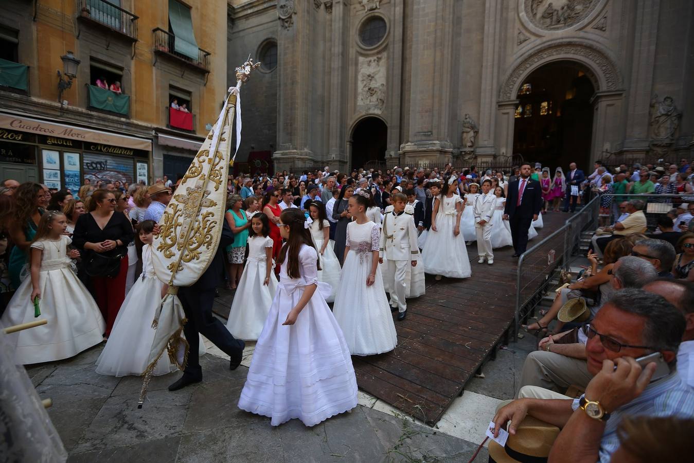 La procesión marca el día grande del Corpus (II)