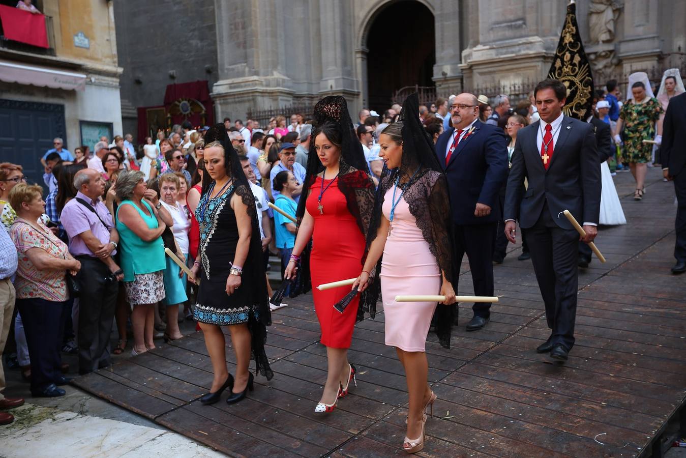 La procesión marca el día grande del Corpus (II)