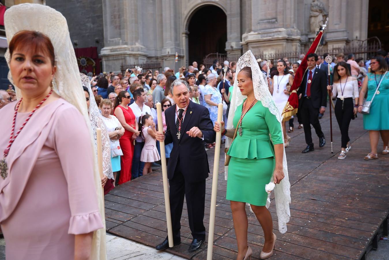 La procesión marca el día grande del Corpus (II)