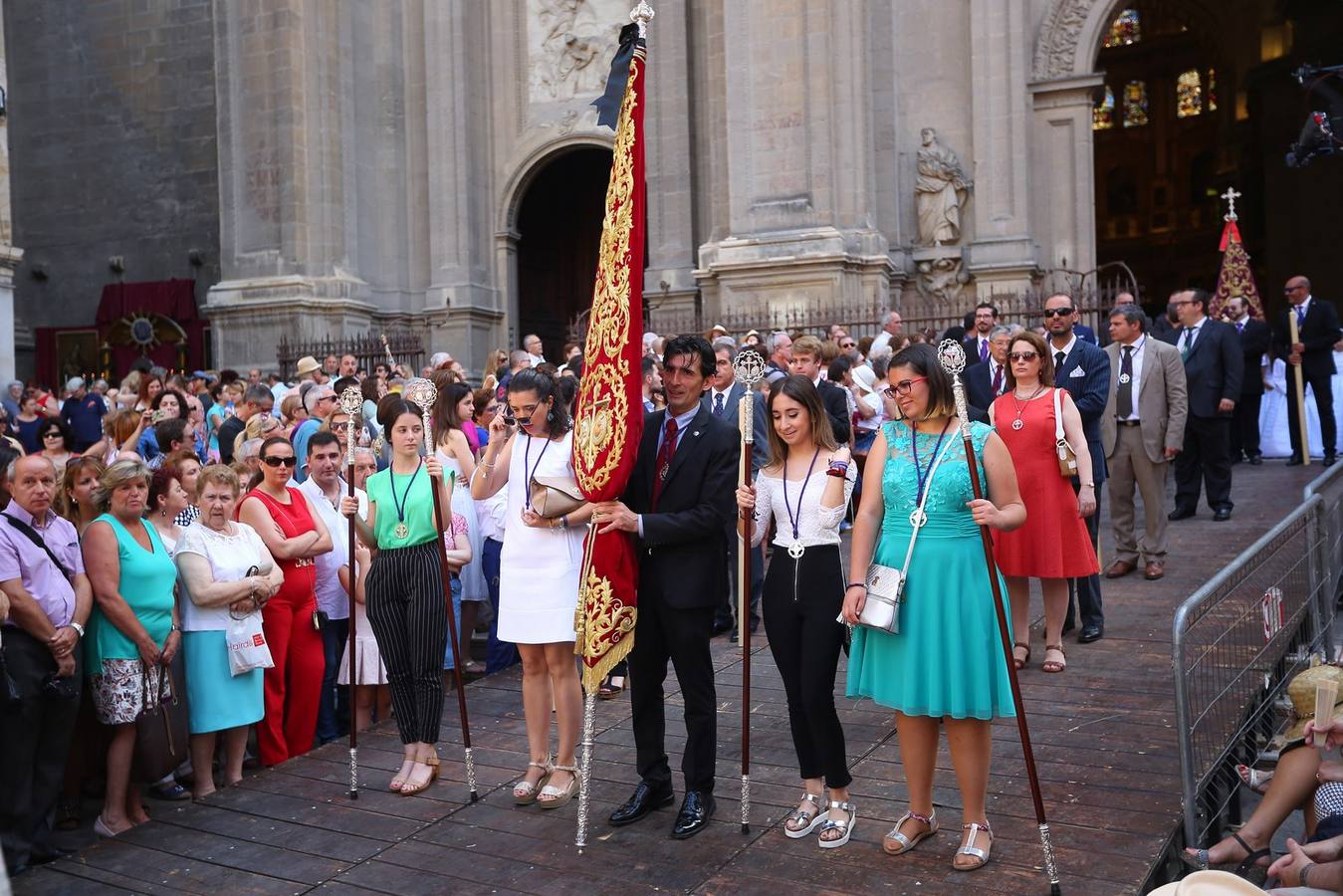 La procesión marca el día grande del Corpus (II)