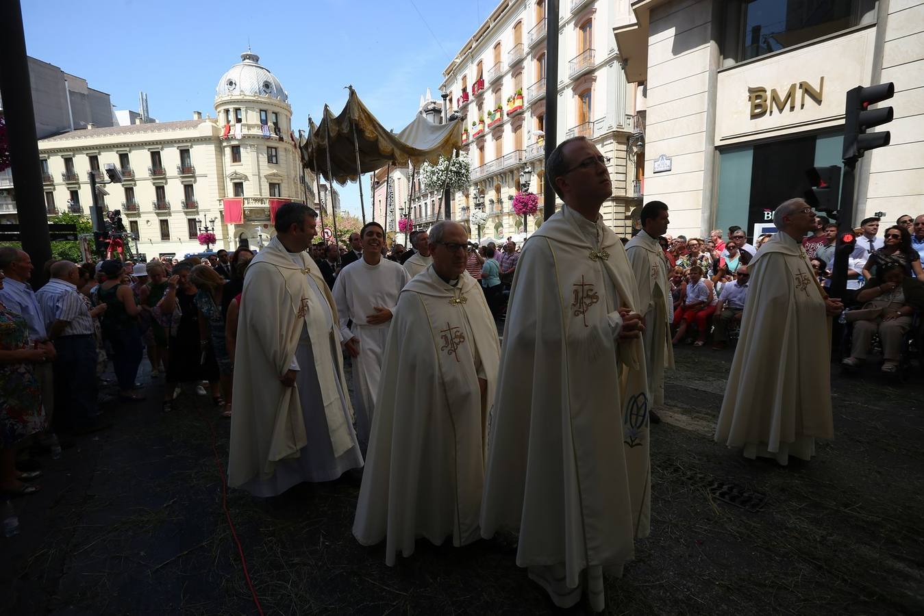 La procesión marca el día grande del Corpus (III)