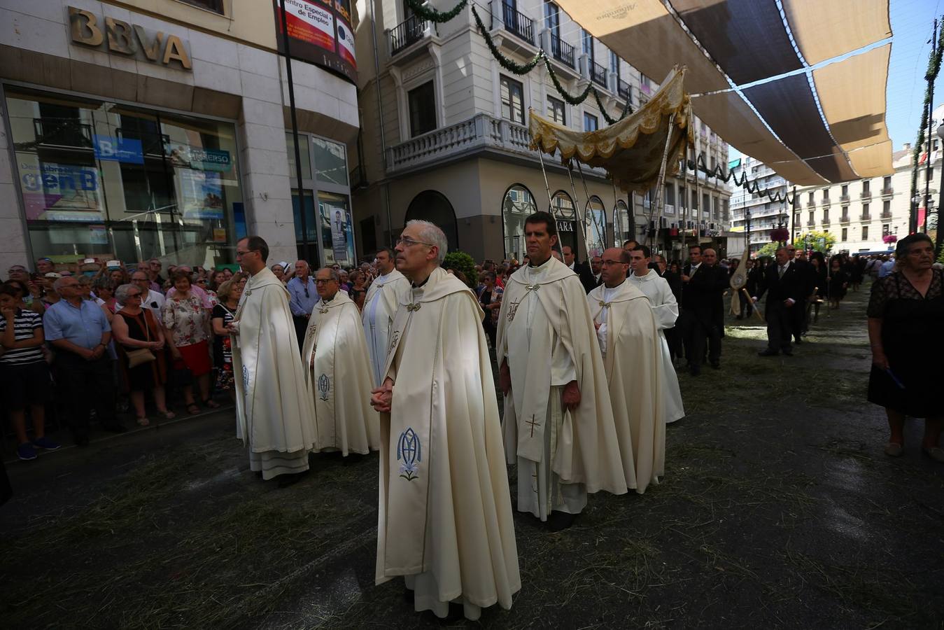 La procesión marca el día grande del Corpus (III)