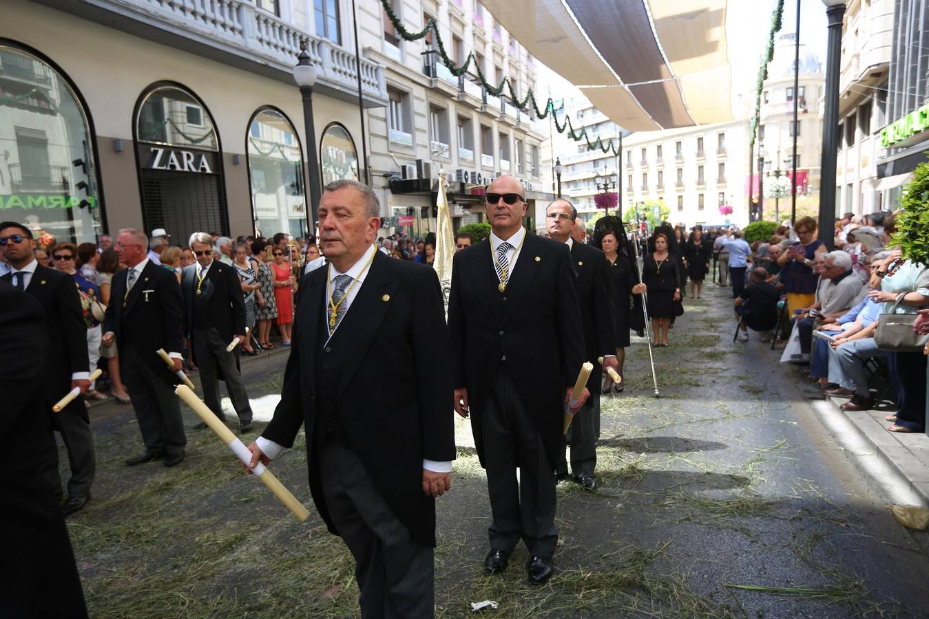 La procesión marca el día grande del Corpus (III)