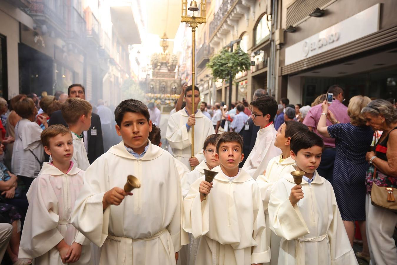 La procesión marca el día grande del Corpus (III)